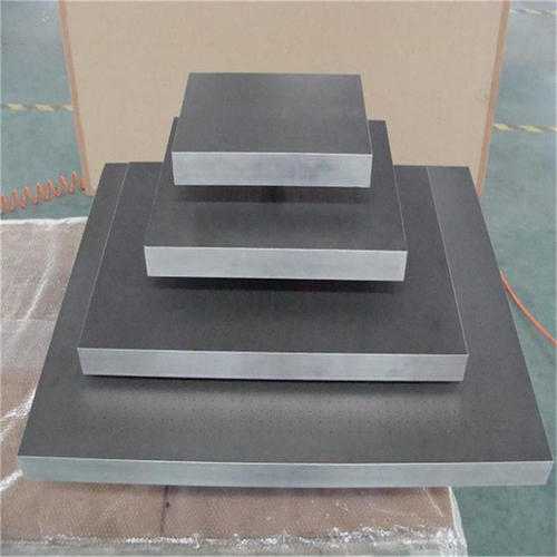 粉碎樹(shù)根的機(jī)器刀片用什么材質(zhì)，大型樹(shù)根粉碎機(jī)出售多少錢一臺(tái)